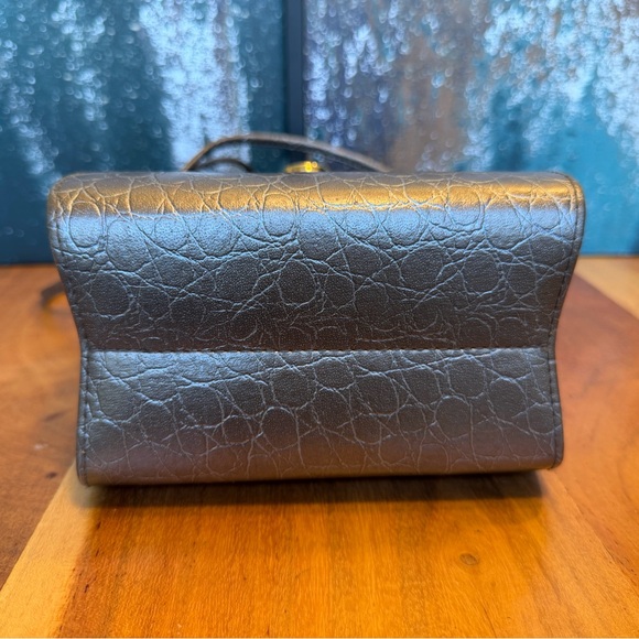 Vintage Metallic Crocodile Embossed Faux Leather Crossbody Bag - Picture 9 of 13